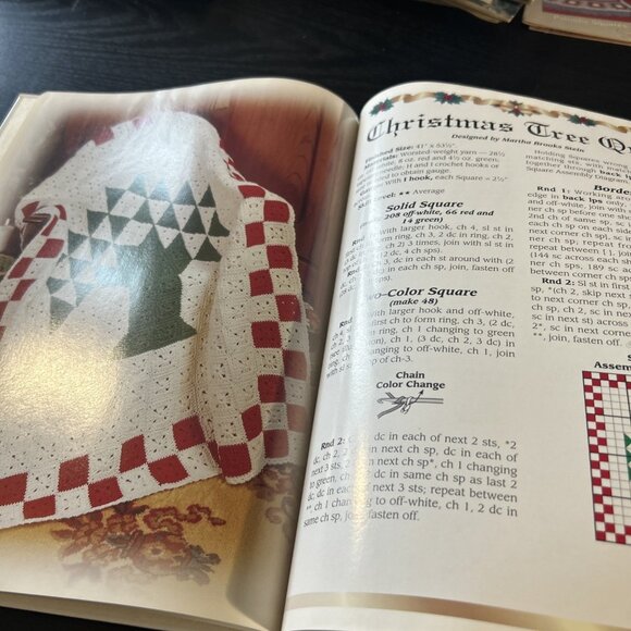 Vtg Afghan Sentiments Crochet Pattern Book Hardcover The Needlecraft Shop 1998 - Picture 8 of 9